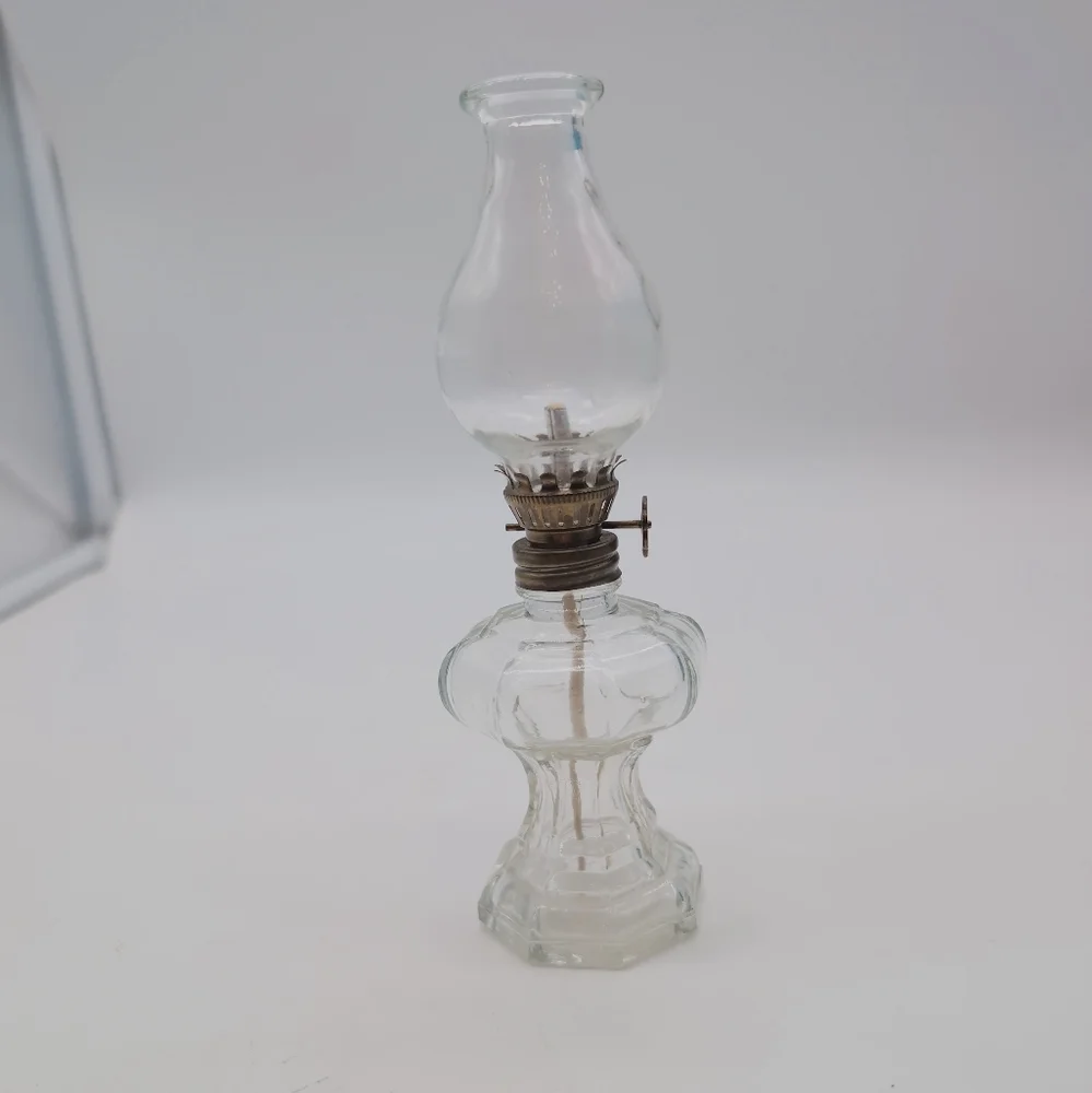 Vintage 7in Elegant Clear Glass Oil Lamp